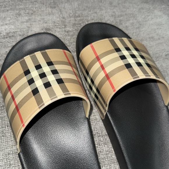 Burberry Slides - Picture 4 of 8
